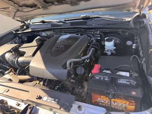 Used 2019 Toyota Tacoma TRD Sport image 23