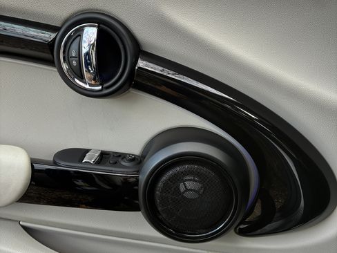 Used 2015 MINI Cooper 2-Door Hardtop image 8