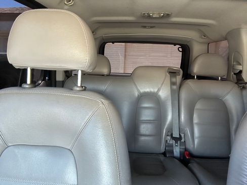 Used 2005 Ford Explorer Sport XLT image 2