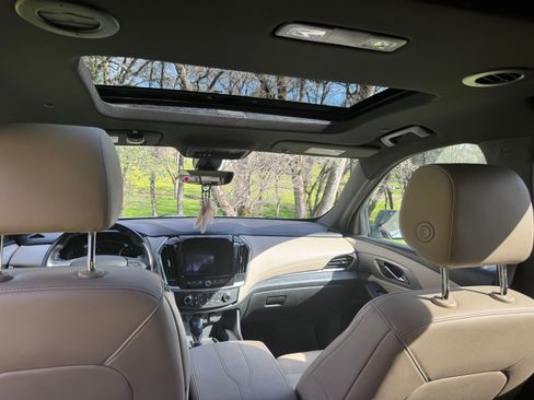 Used 2023 Chevrolet Traverse LT w/ LT Premium Package image 12