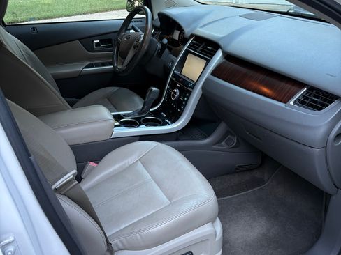 Used 2014 Ford Edge Limited w/ Driver Entry Package FWD image 4