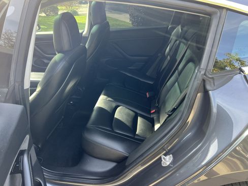 Used 2018 Tesla Model 3 Long Range image 17