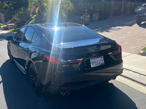 Used 2025 Toyota Camry SE image 4