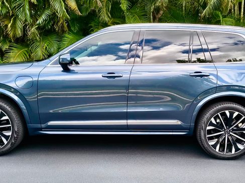 Used 2025 Volvo XC90 T8 Ultra w/ Protection Package Premier AWD/4WD image 2