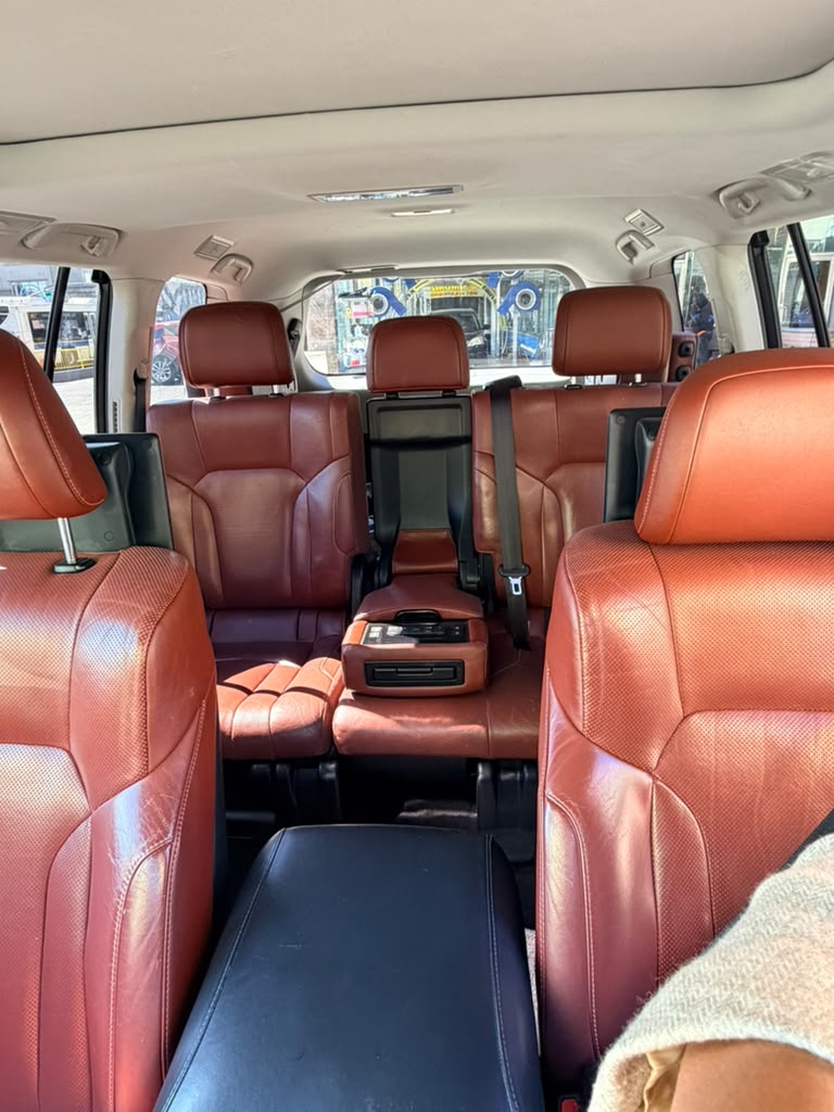 Used 2016 Lexus LX 570 4WD w/ Luxury Package image 5