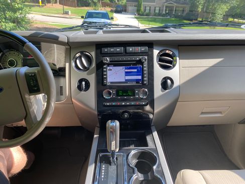 Used 2014 Ford Expedition Limited w/ Equipment Group 301A AWD/4WD image 2