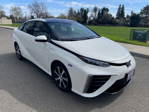 Used 2019 Toyota Mirai image 8