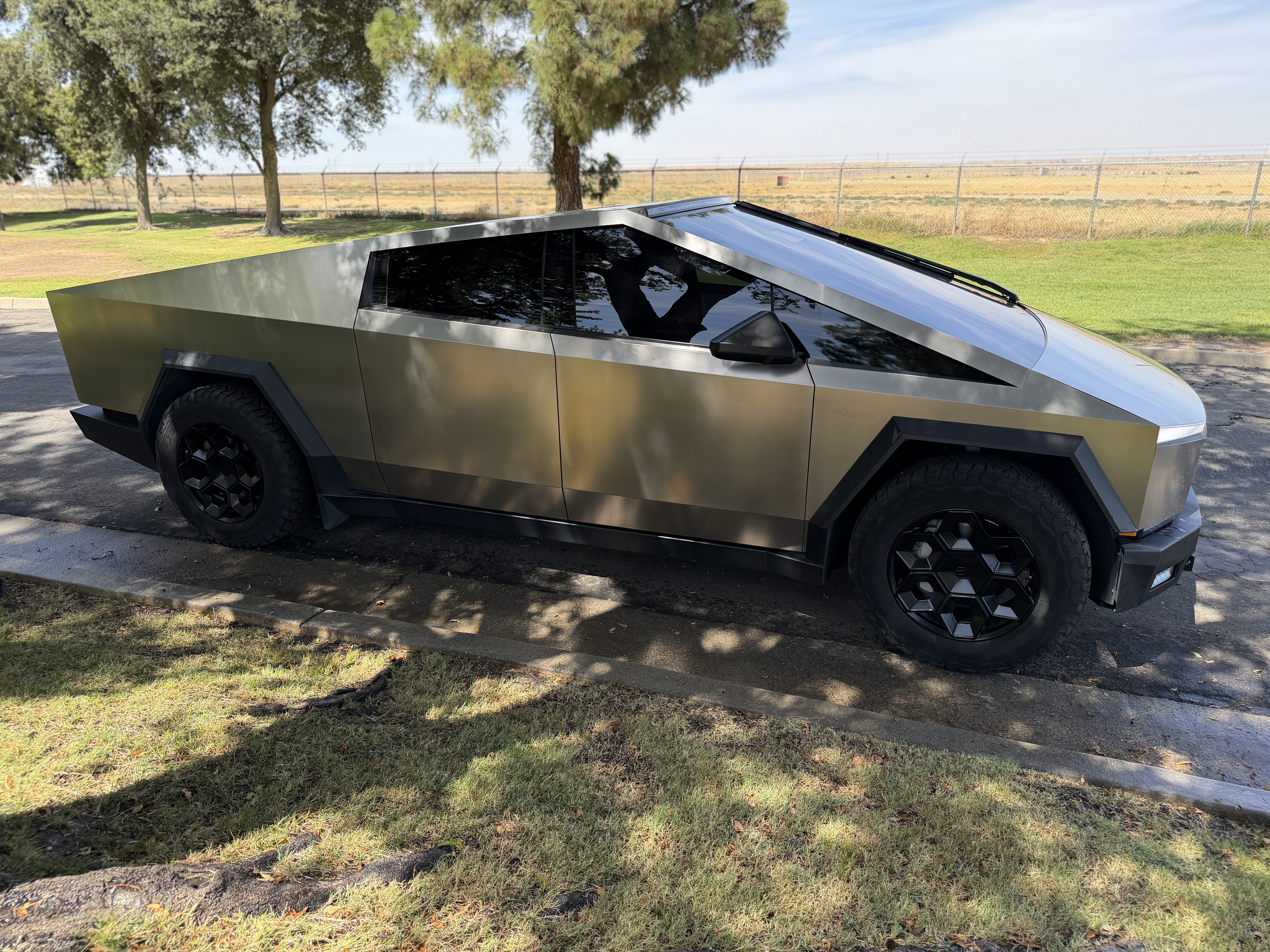 Used 2024 Tesla Cybertruck Cyberbeast AWD/4WD image 4
