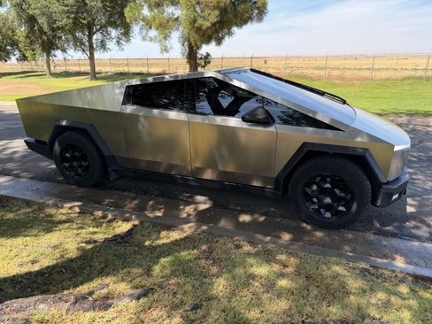Used 2024 Tesla Cybertruck Cyberbeast AWD/4WD image 4