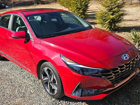 Used 2021 Hyundai Elantra Limited image 14