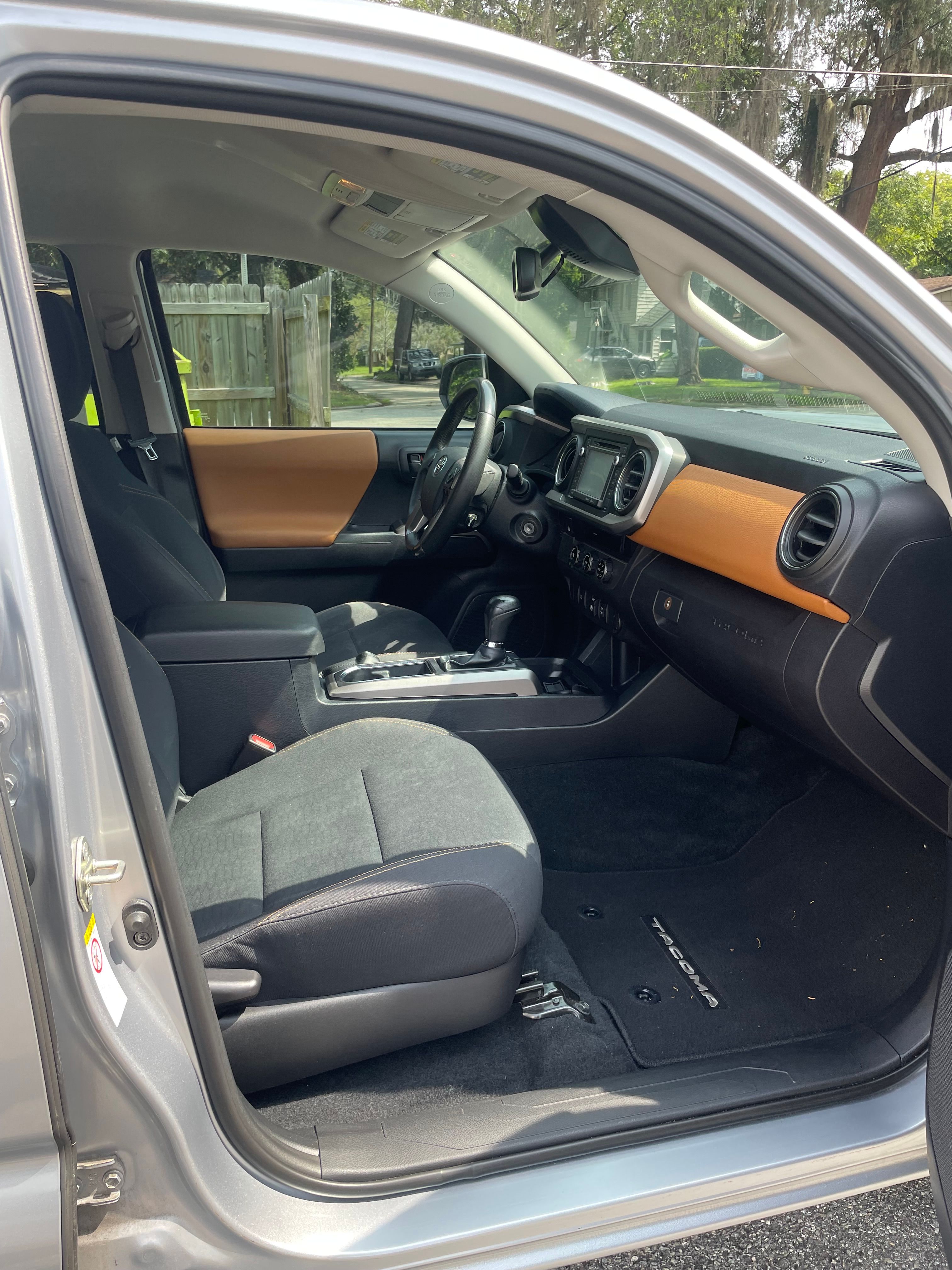 Used 2018 Toyota Tacoma SR5 RWD image 18