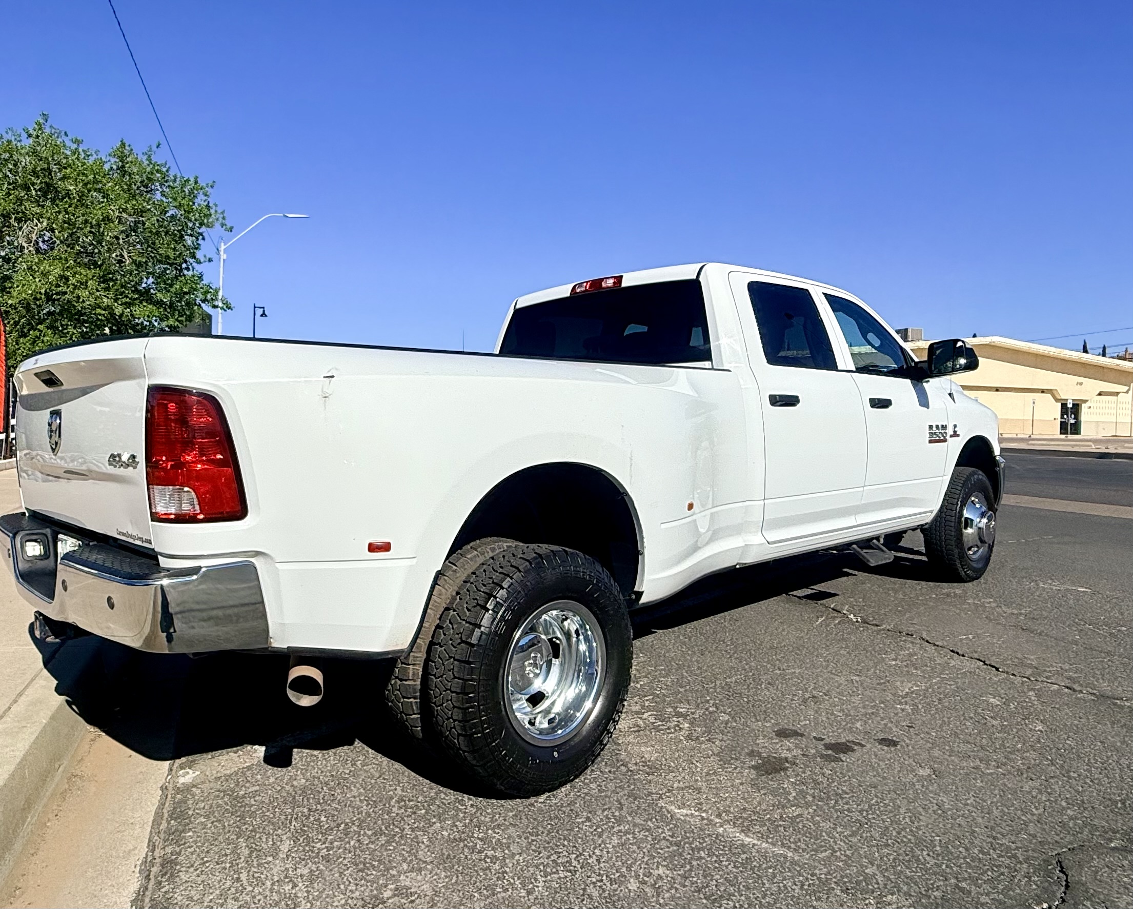 Used 2015 RAM 3500 Tradesman w/ Chrome Appearance Group AWD/4WD image 4