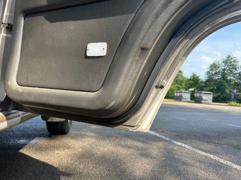 Used 2001 Isuzu Trooper S image 9