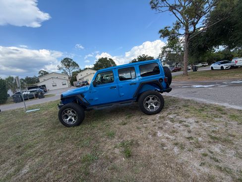 Used 2022 Jeep Wrangler Unlimited Sport w/ Sun And Sound Package AWD/4WD image 2