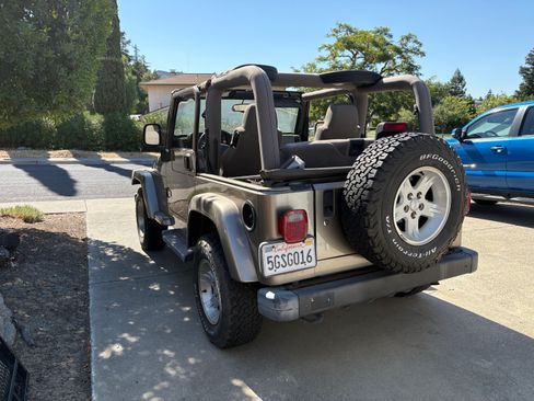 Used 2004 Jeep Wrangler Sahara w/ Dual Top Group image 5