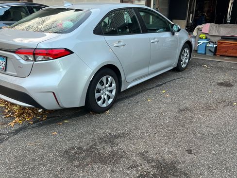 Used 2021 Toyota Corolla LE image 11