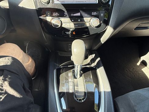 Used 2016 Nissan Rogue SV w/ SV Premium Package AWD/4WD image 10
