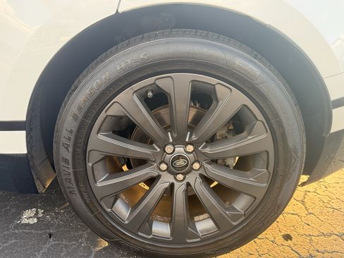 Used 2018 Land Rover Range Rover Velar R-Dynamic SE image 5