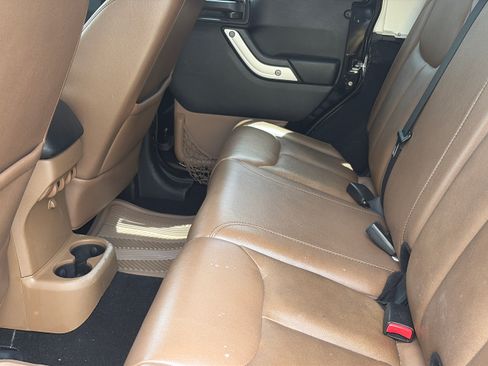Used 2014 Jeep Wrangler Unlimited Sahara w/ Dual Top Group AWD/4WD image 6