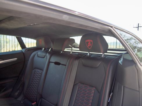 Used 2021 Lamborghini Urus image 18