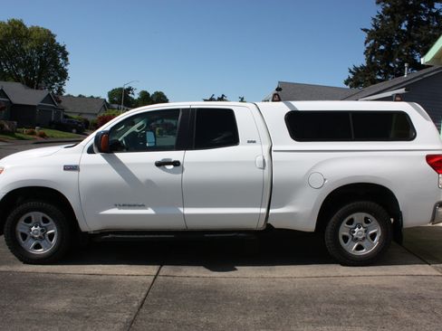 Used 2011 Toyota Tundra 4x4 Double Cab w/ SR5 Pkg image 1