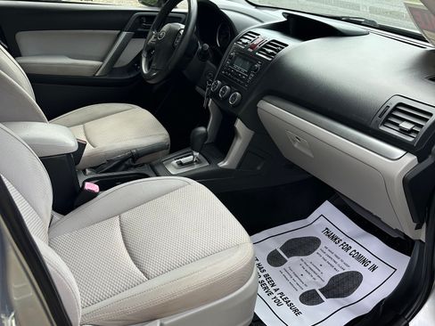 Used 2014 Subaru Forester 2.5i AWD/4WD image 2