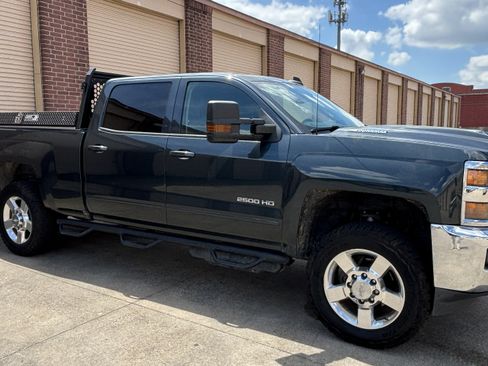 Used 2018 Chevrolet Silverado 2500 LT w/ LT Convenience Package image 6