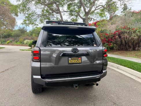 Used 2020 Toyota 4Runner TRD Off-Road Premium w/ Moonroof Package AWD/4WD image 8