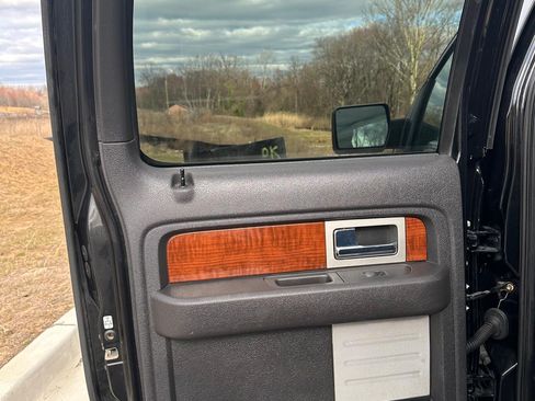 Used 2010 Ford F150 Lariat image 13