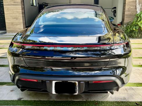 Used 2022 Porsche Taycan GTS image 9