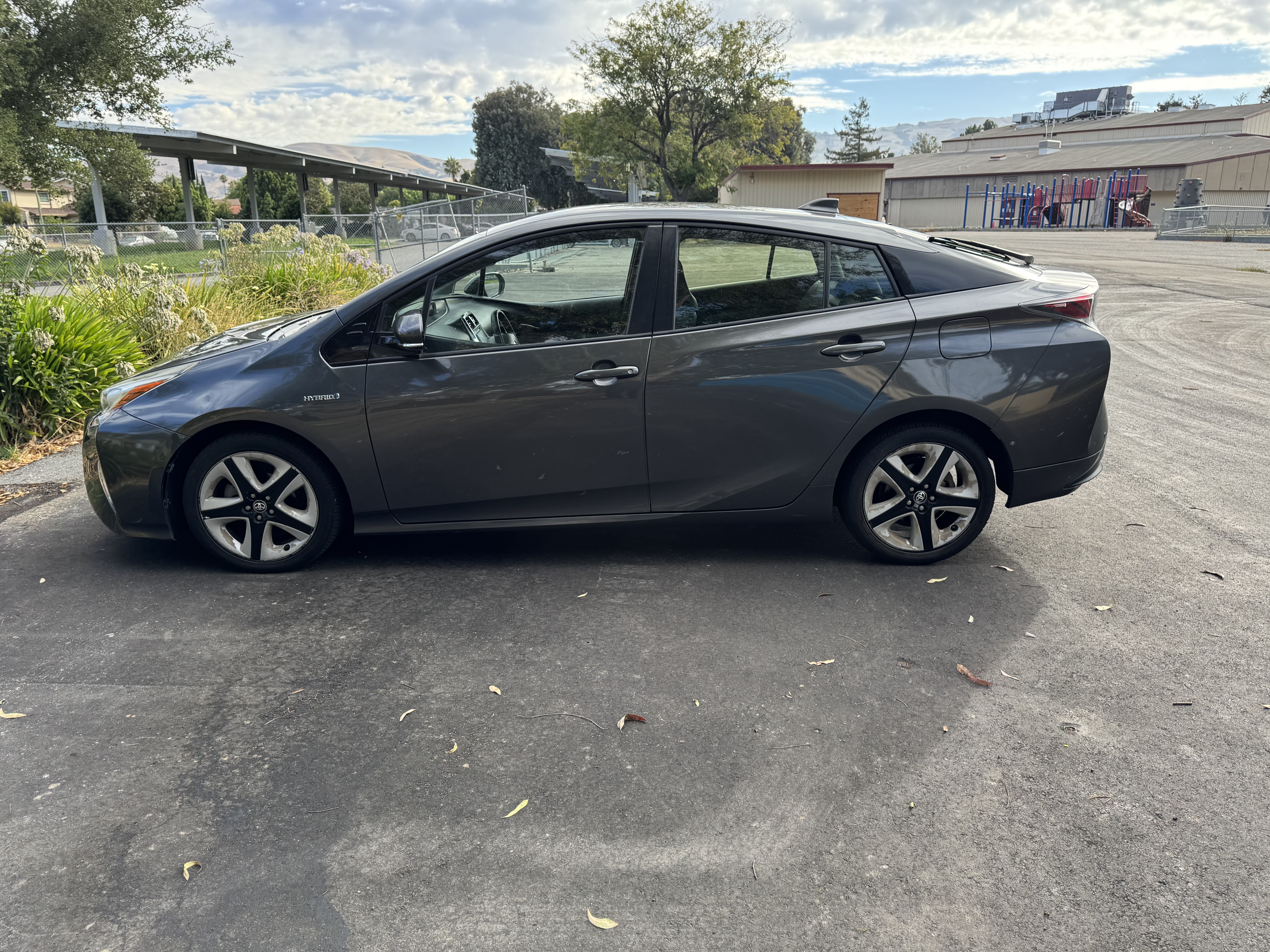 Used 2016 Toyota Prius Two FWD image 2