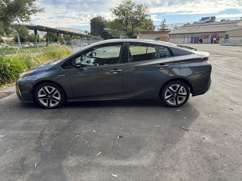 Used 2016 Toyota Prius Two FWD image 2