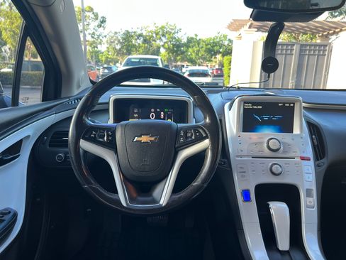 Used 2013 Chevrolet Volt Premium w/ Premium Trim Package FWD image 10