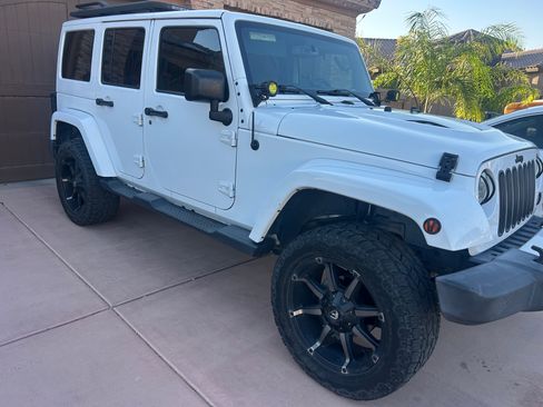 Used 2015 Jeep Wrangler Unlimited Sahara w/ Max Tow Package AWD/4WD image 1