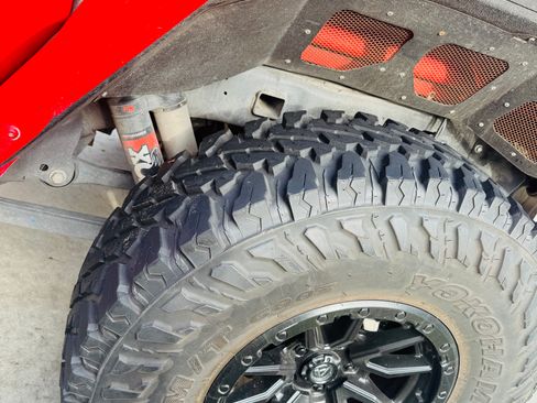 Used 2021 Jeep Gladiator Sport image 9