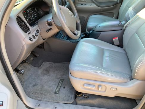 Used 2006 Toyota Sequoia SR5 RWD image 6