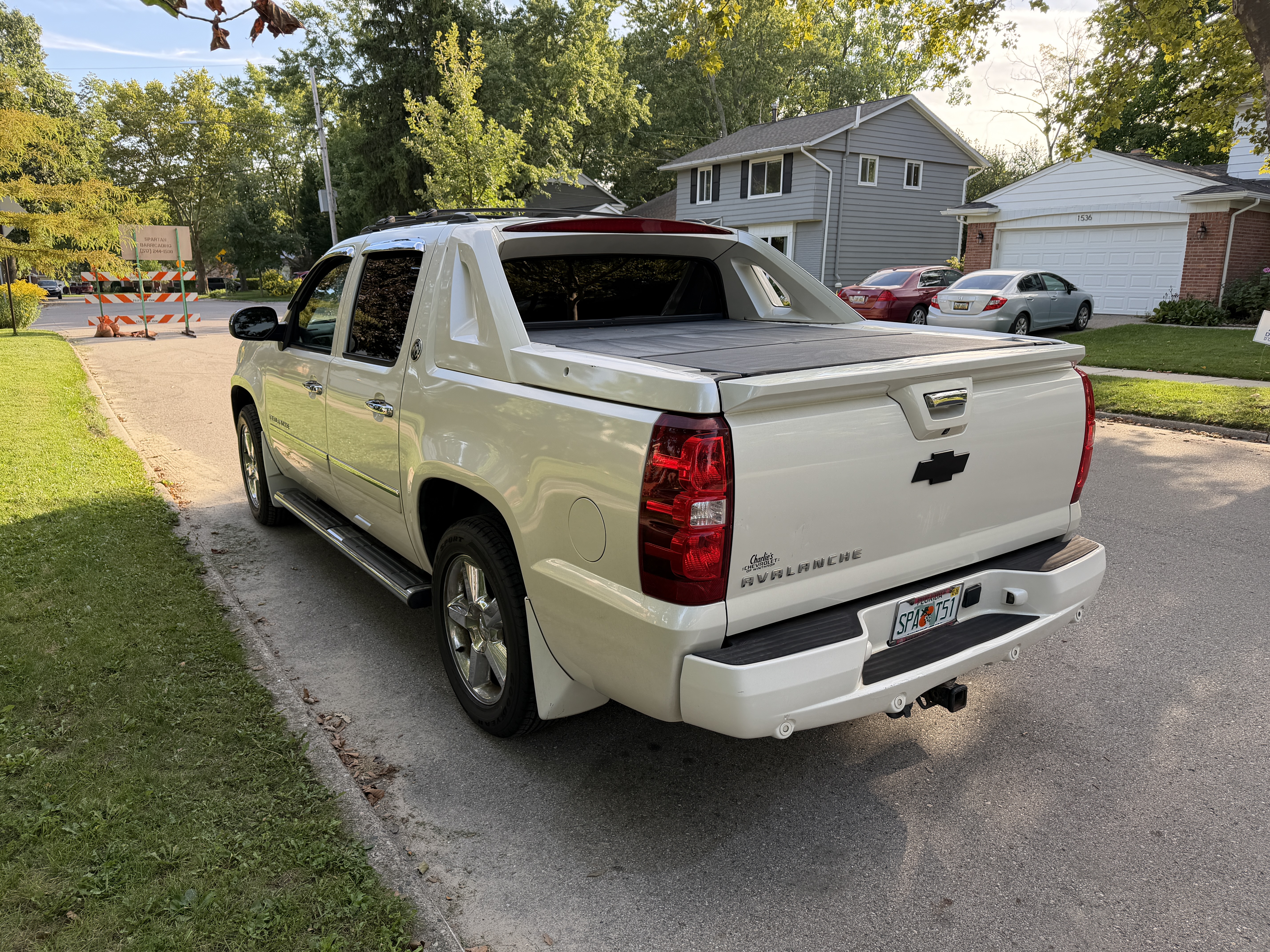 Used 2013 Chevrolet Avalanche LTZ AWD/4WD image 2
