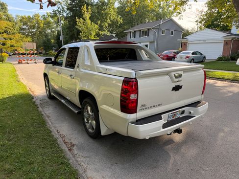 Used 2013 Chevrolet Avalanche LTZ AWD/4WD image 2