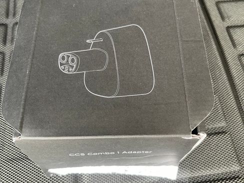 Used 2021 Tesla Model Y Long Range image 16