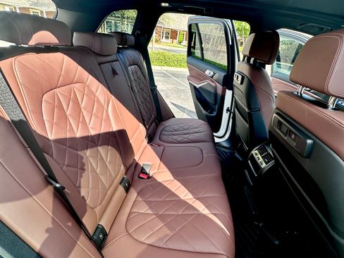 Used 2023 BMW X5 xDrive45e w/ Luxury Seating Package image 11