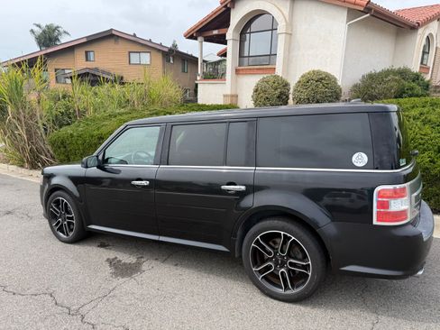 Used 2013 Ford Flex Limited w/ Titanium Appearance Pkg image 2