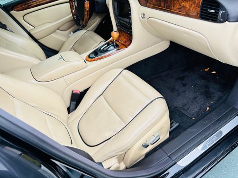 Used 2008 Jaguar XJ8 L image 6