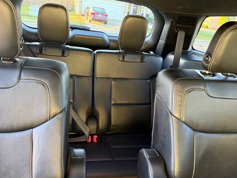 Used 2020 Ford Explorer ST w/ ST Street Pack image 8