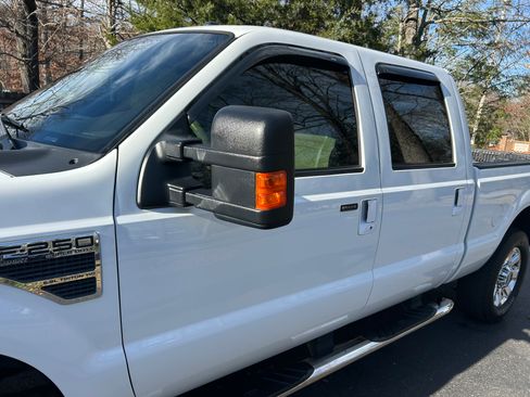 Used 2010 Ford F250 Lariat image 13