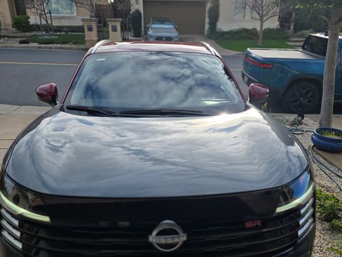 Used 2025 Nissan Kicks SR image 2