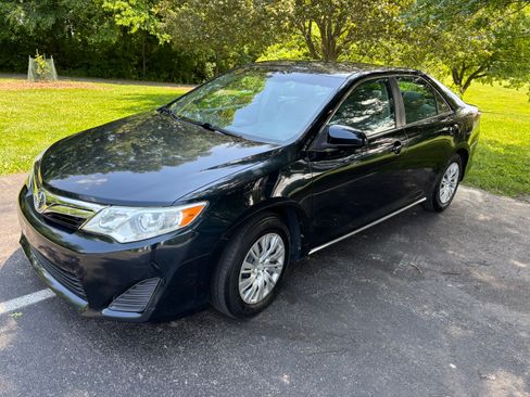 Used 2014 Toyota Camry LE FWD image 4