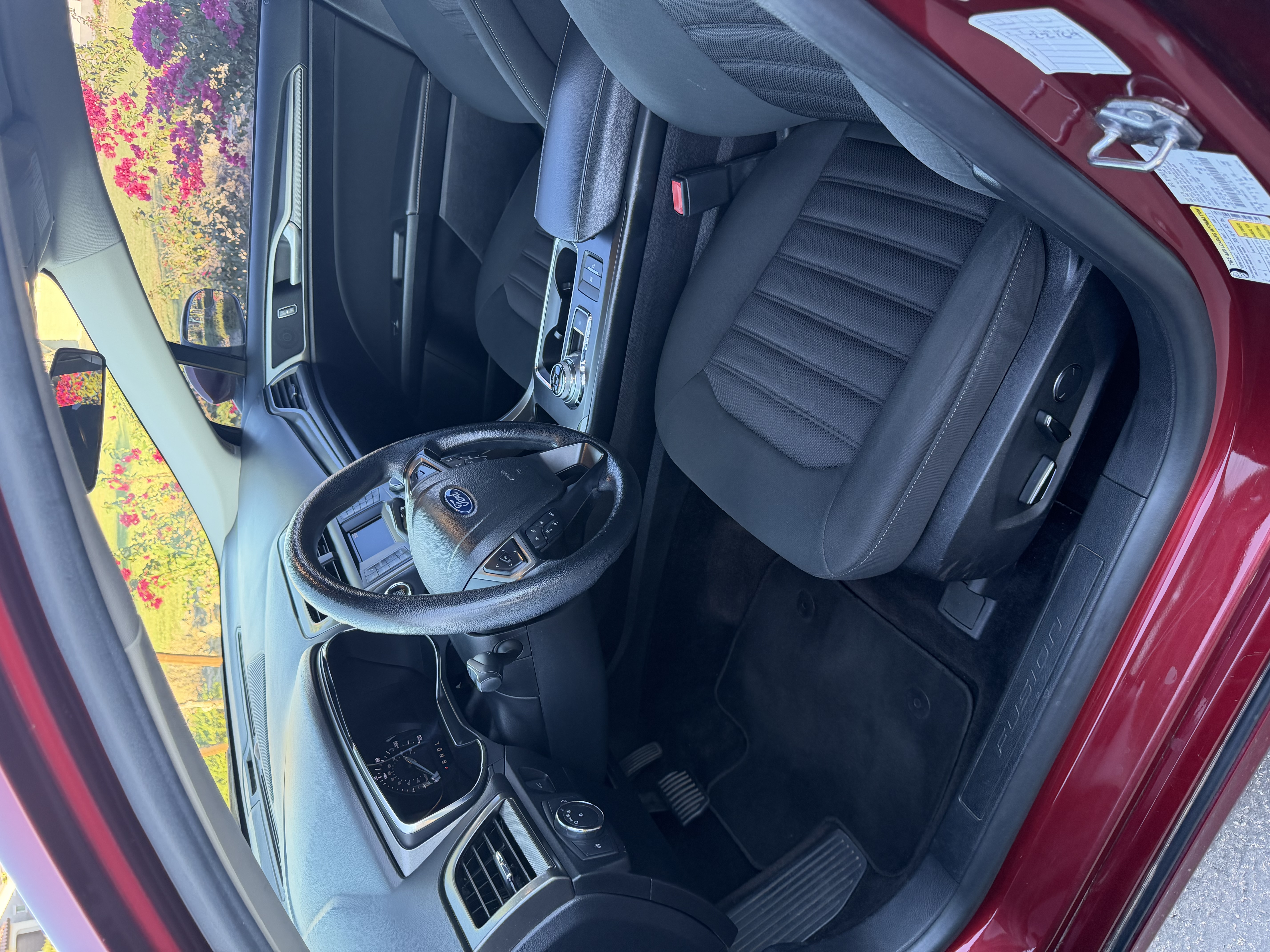 Used 2018 Ford Fusion SE FWD image 10