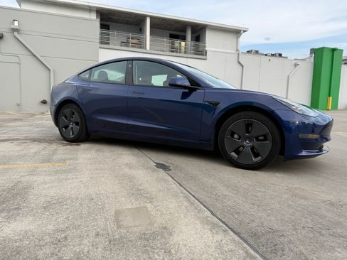 Used 2023 Tesla Model 3 Standard Range image 12