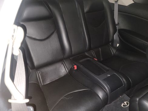Used 2010 INFINITI G37 x Coupe w/ Premium Pkg image 9