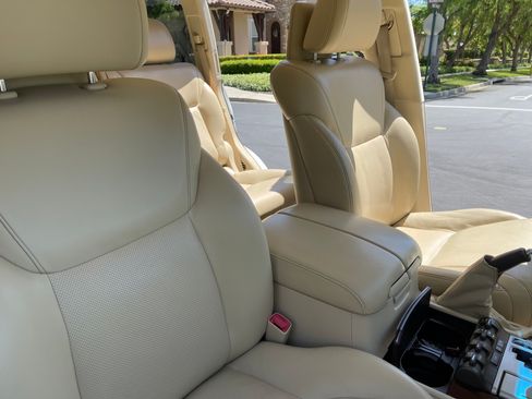 Used 2014 Lexus LX 570 4WD image 20